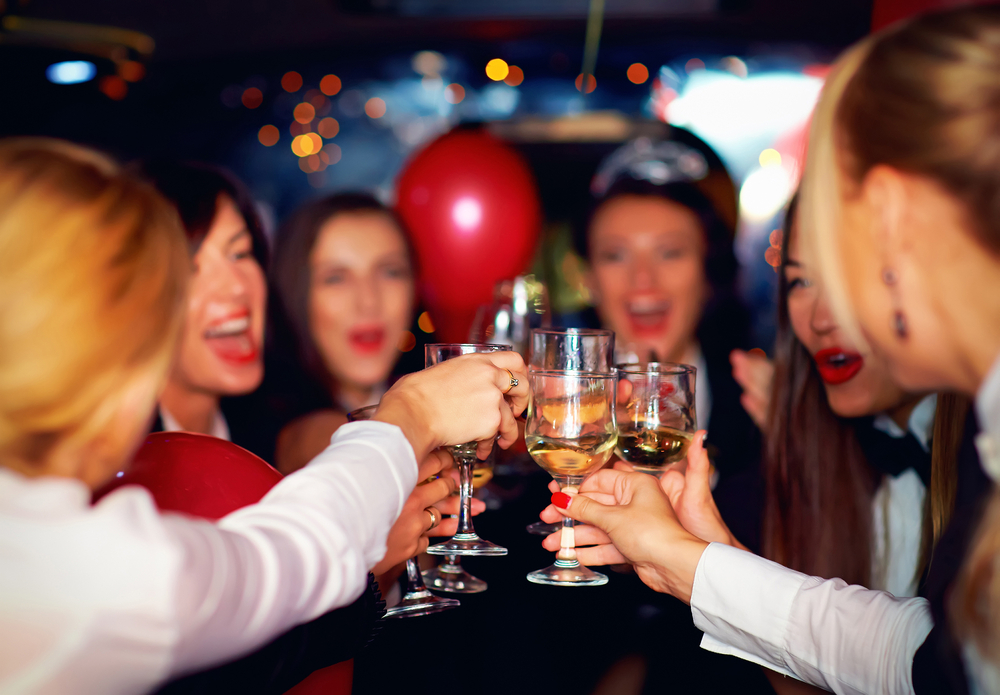 4 Reasons to Hire a Party Limo